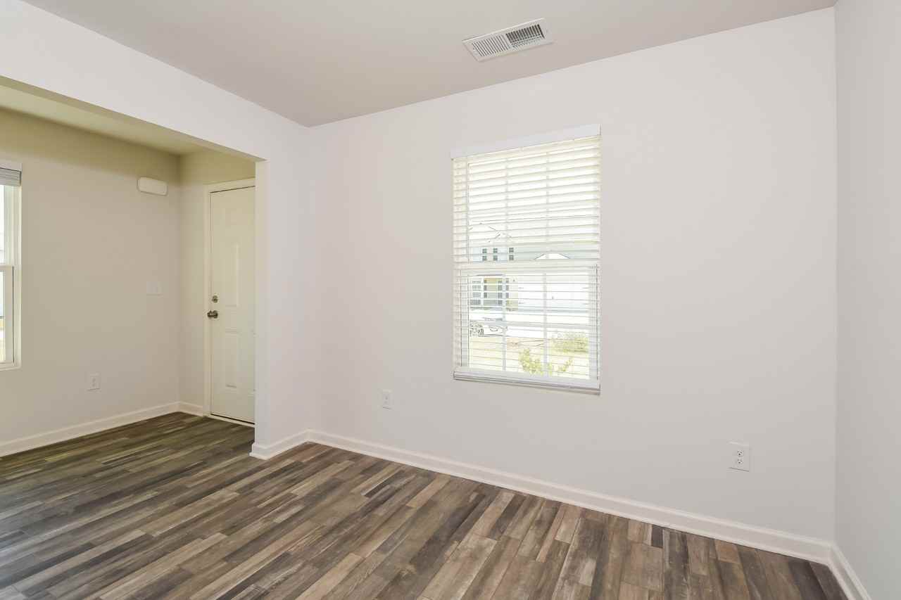 32 Oxford Ln - Photo 5 of 14