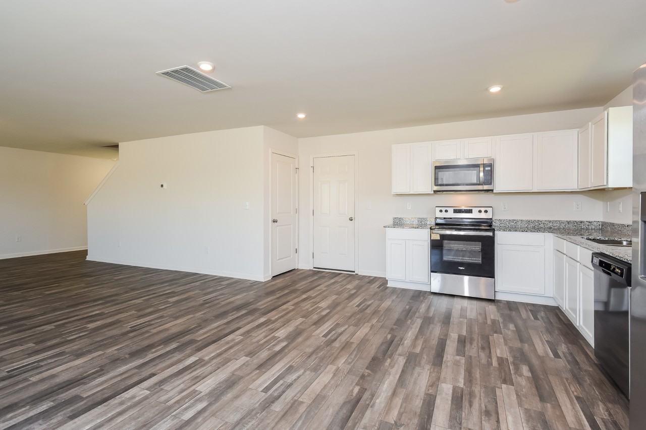 32 Oxford Ln - Photo 7 of 14