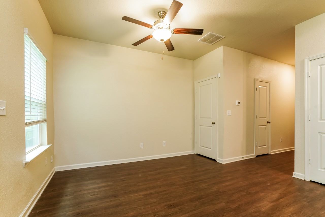 1208 Highwood Ln - Photo 3 of 21