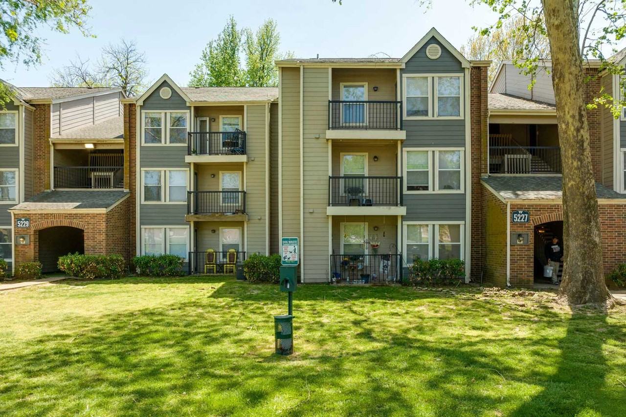 Waterford Apartments - Photo 7 of 39