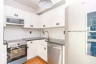 31 Brooklyn Ave #6C - Photo 3 of 17