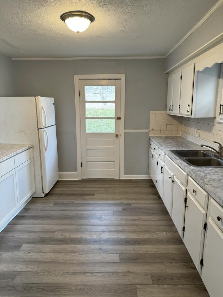 421 S Kentucky Ave #1 - Photo 7 of 15