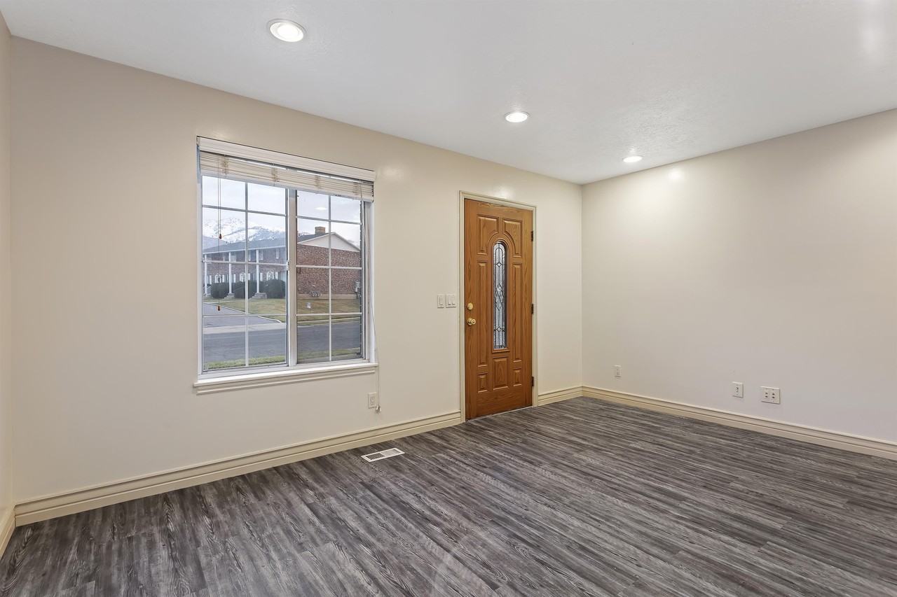 717 N 400 W #717 - Photo 4 of 15