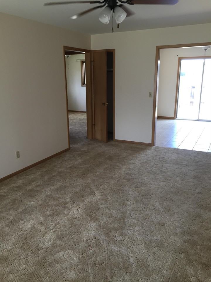 114 W 6th St - Photo 2 of 4