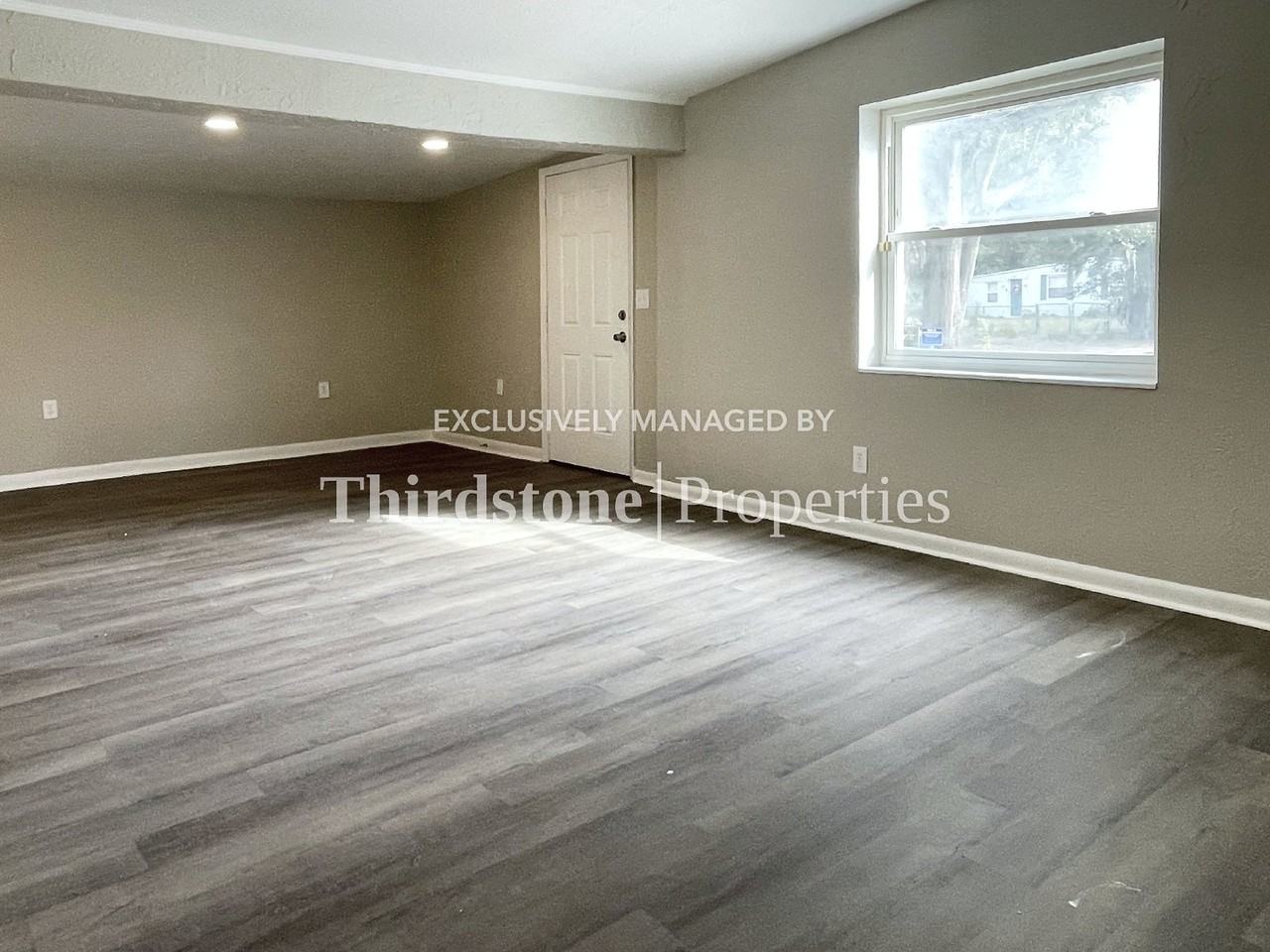 10452 Pinehurst Dr - Photo 3 of 23