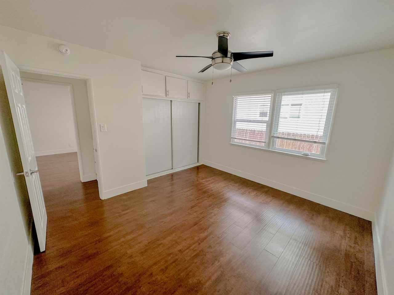 427 W Queen St - Photo 3 of 25