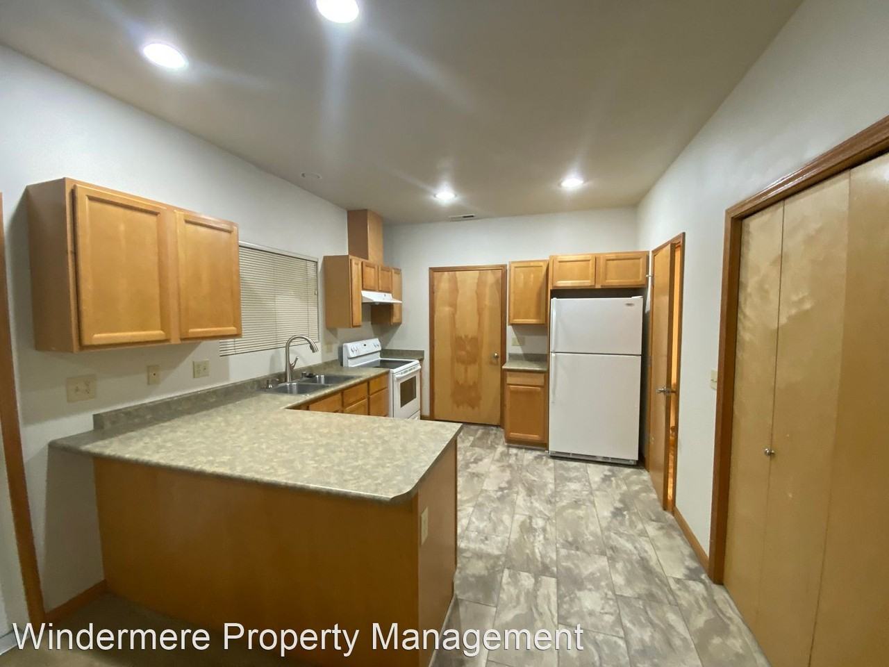 2822-2824 Moore St - Photo 2 of 10