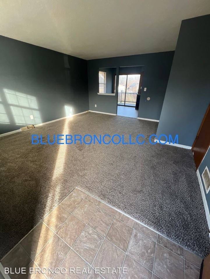 705 NE Banner Dr - Photo 2 of 21