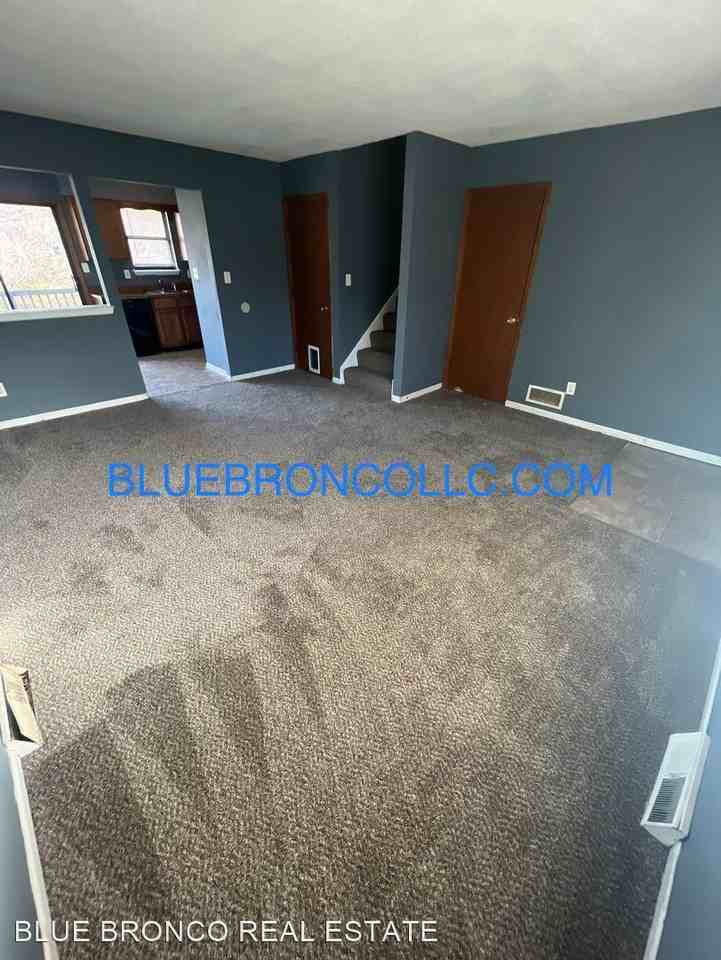 705 NE Banner Dr - Photo 3 of 21