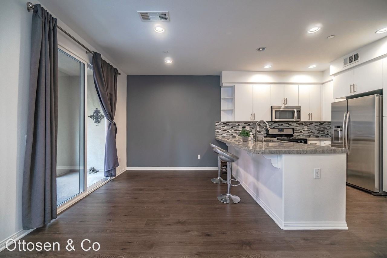 113 E Commercial St - Photo 2 of 17