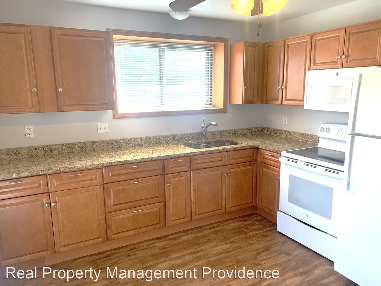 1396-1398 Lonsdale Avenue - Photo 2 of 15