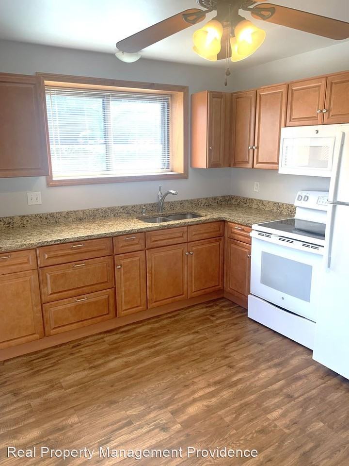 1396-1398 Lonsdale Avenue - Photo 3 of 15