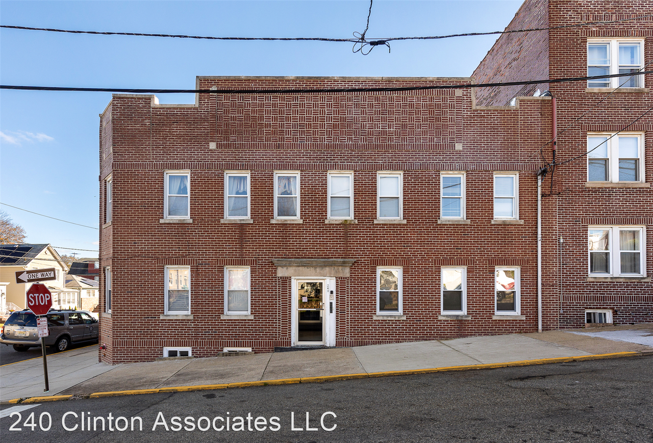 240 Clinton Terrace Apartments 240 Clinton Ter, Lyndhurst, NJ 07071