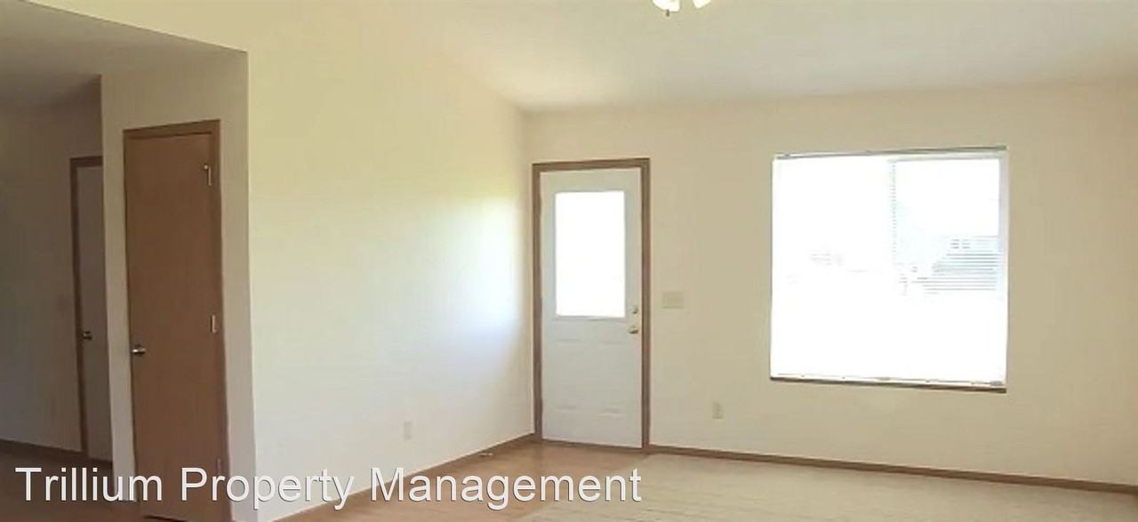 13312 44th Ave N - Photo 3 of 7