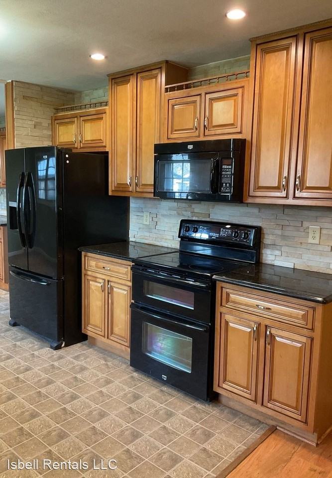 1615 Janis Dr - Photo 3 of 24