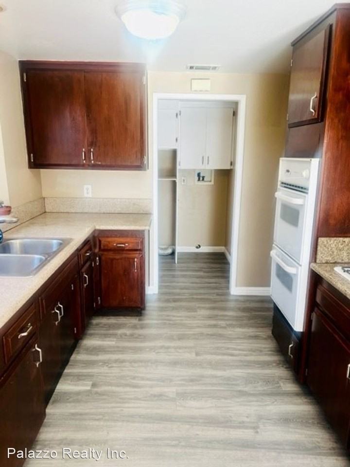 1736 Mcevoy Ln - Photo 2 of 25