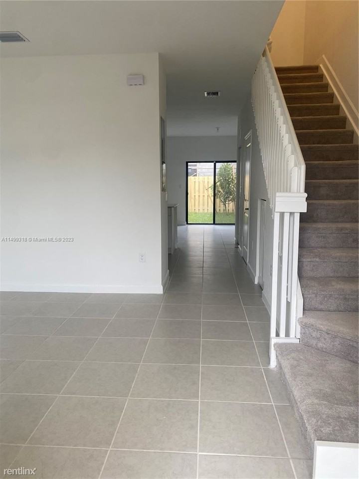 12773 Sw 234th Ter - Photo 2 of 10