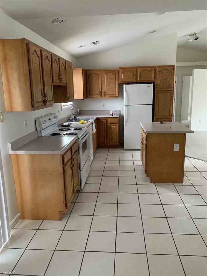 20073 Woodline - Photo 2 of 6