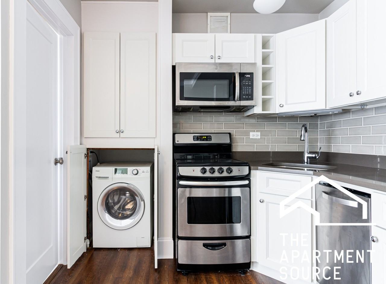 817 W Lakeside Pl #604 - Photo 2 of 9