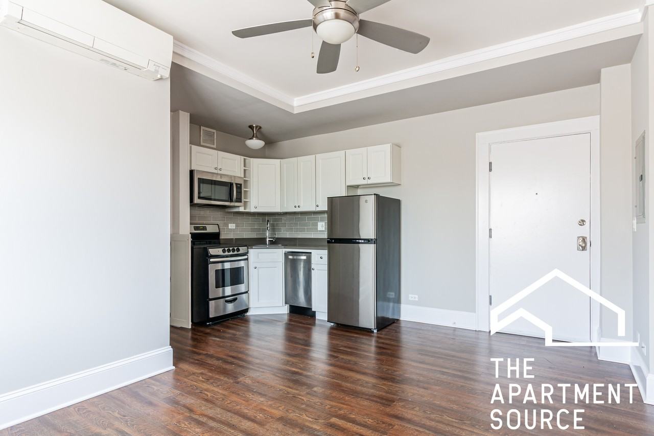 817 W Lakeside Pl #604 - Photo 3 of 9