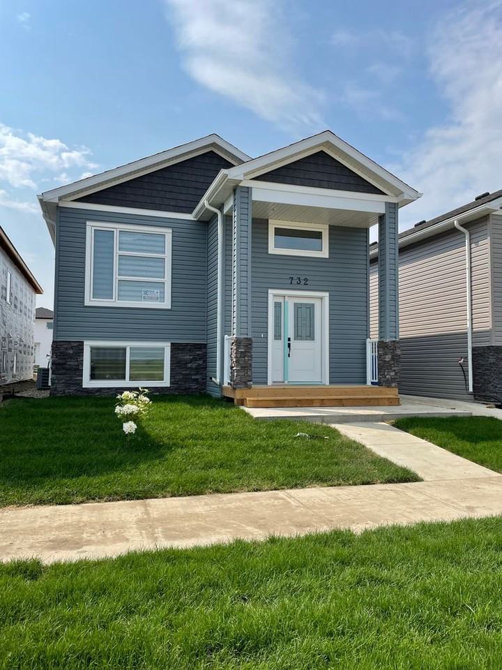 732 A 732 Feheregyhazi Blvd, Saskatoon, SK S7W 0Z9 3 Bedroom