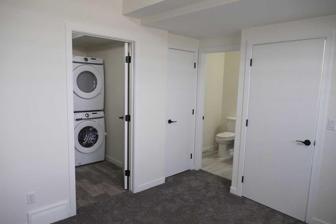 3 Bedroom + Den Upper Unit in Aspen Ridge - Photo 2 of 15