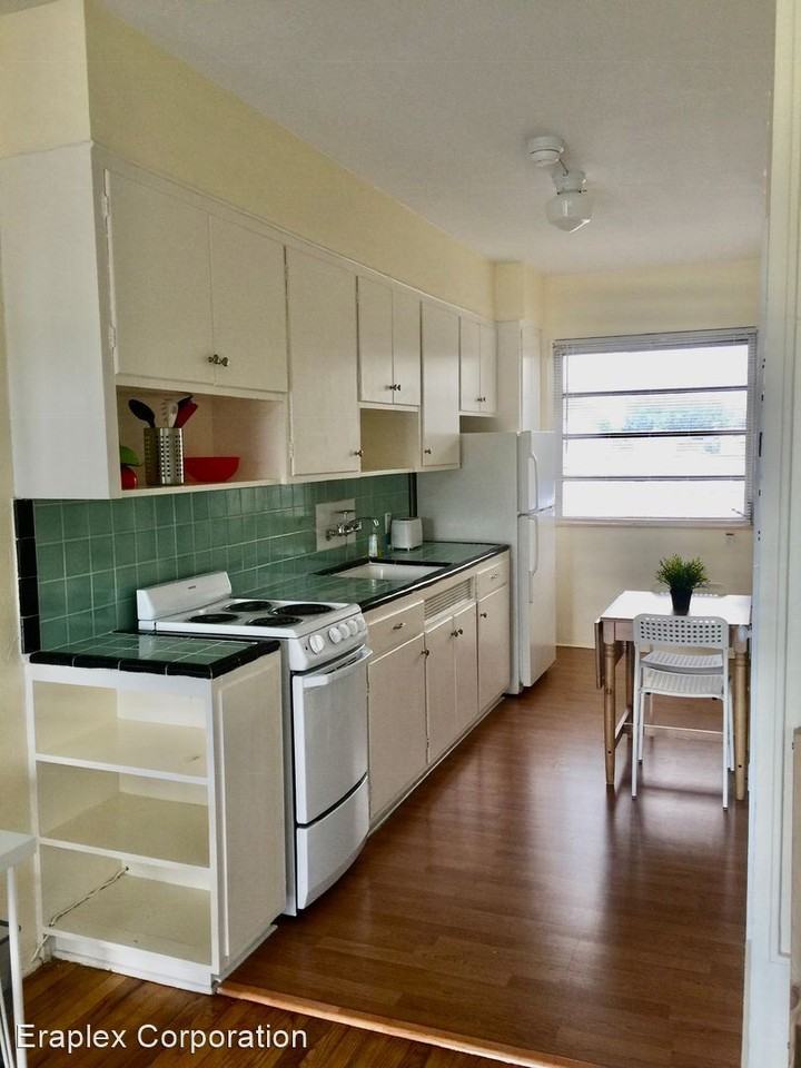 2821 SW 1 AVE - Photo 2 of 9