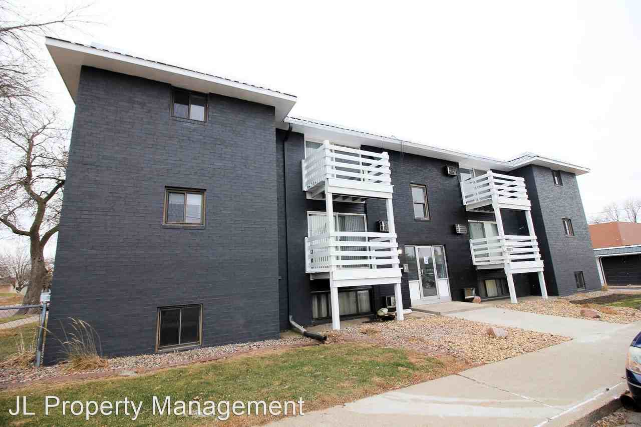 309 S Chicago Ave - Photo 2 of 4