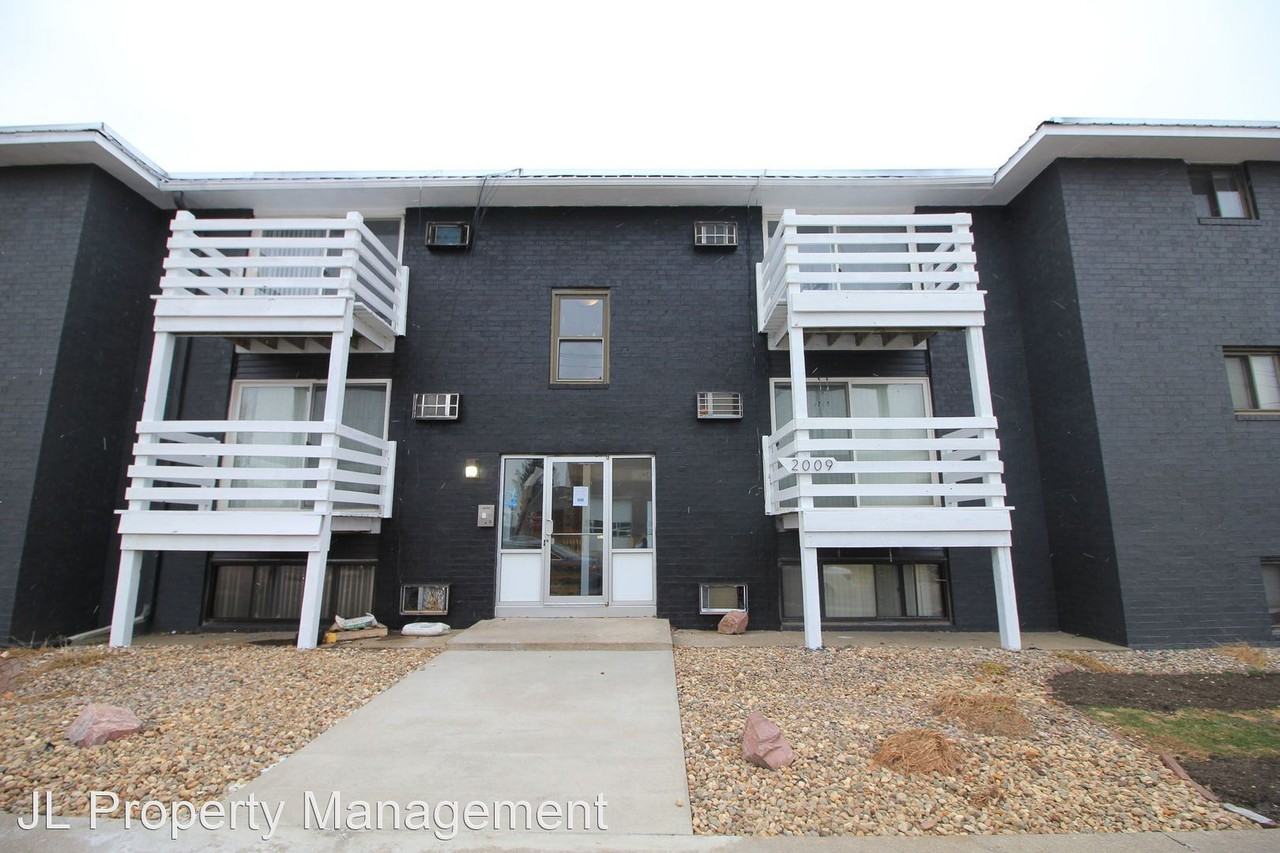 309 S Chicago Ave - Photo 3 of 4