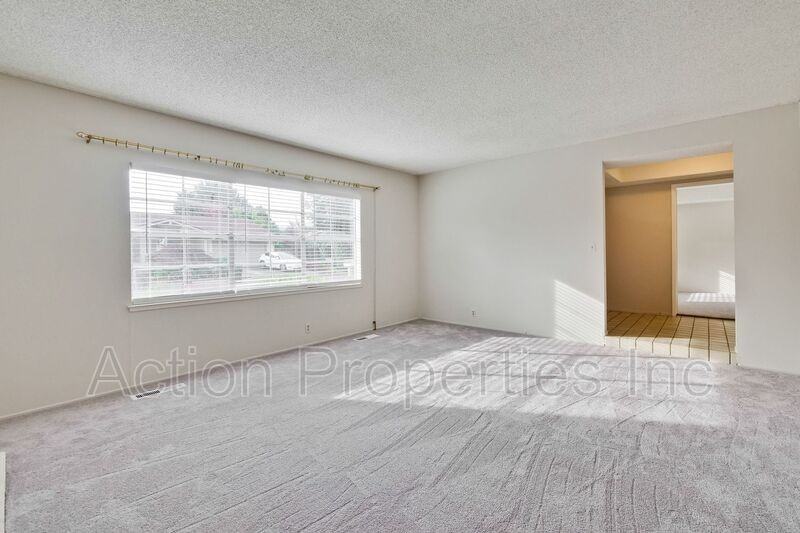 1733 Selig Ln - Photo 2 of 29