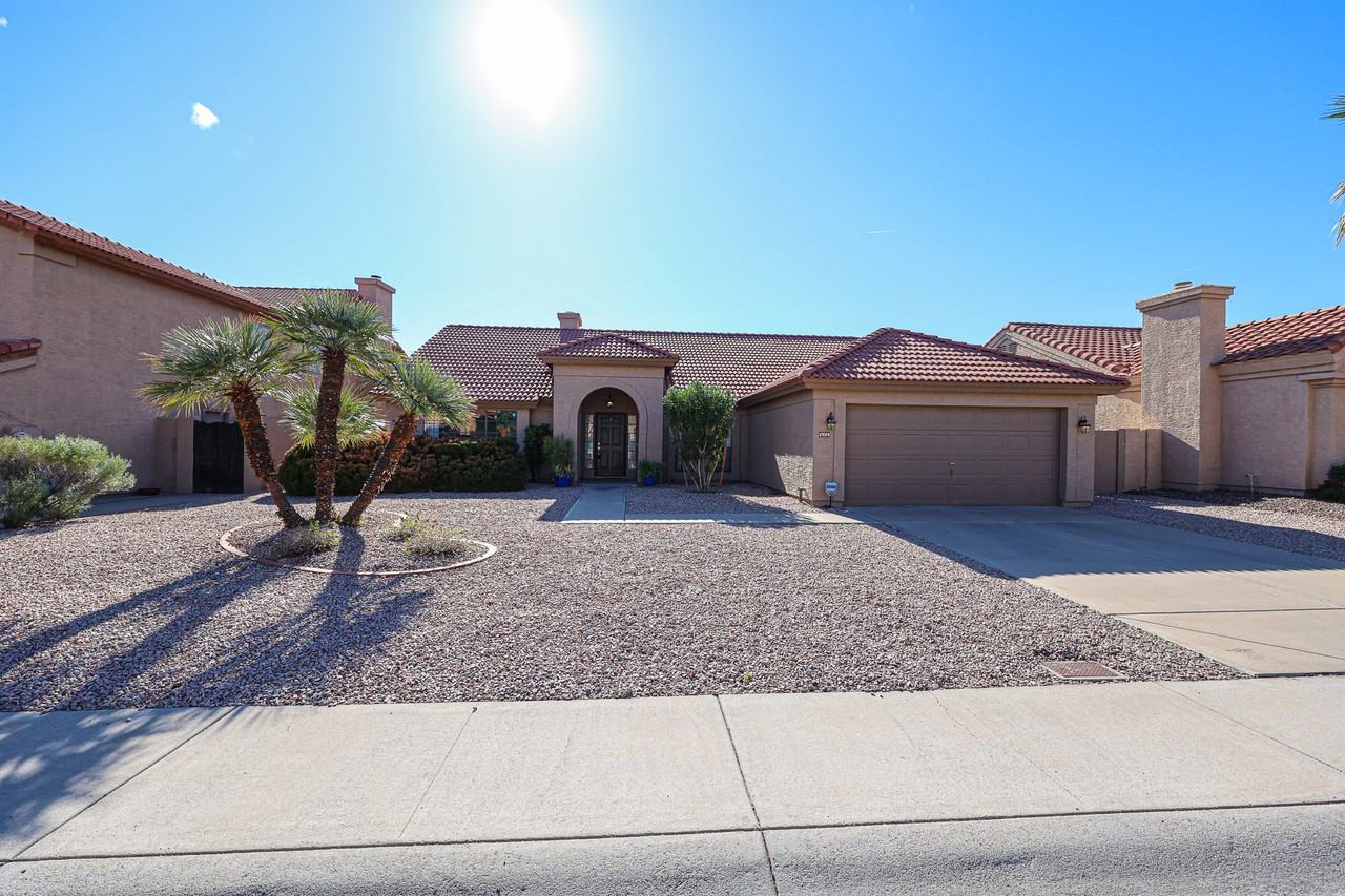 3909 E Desert Flower Ln, Phoenix, AZ 85044 4 bedroom House Rental