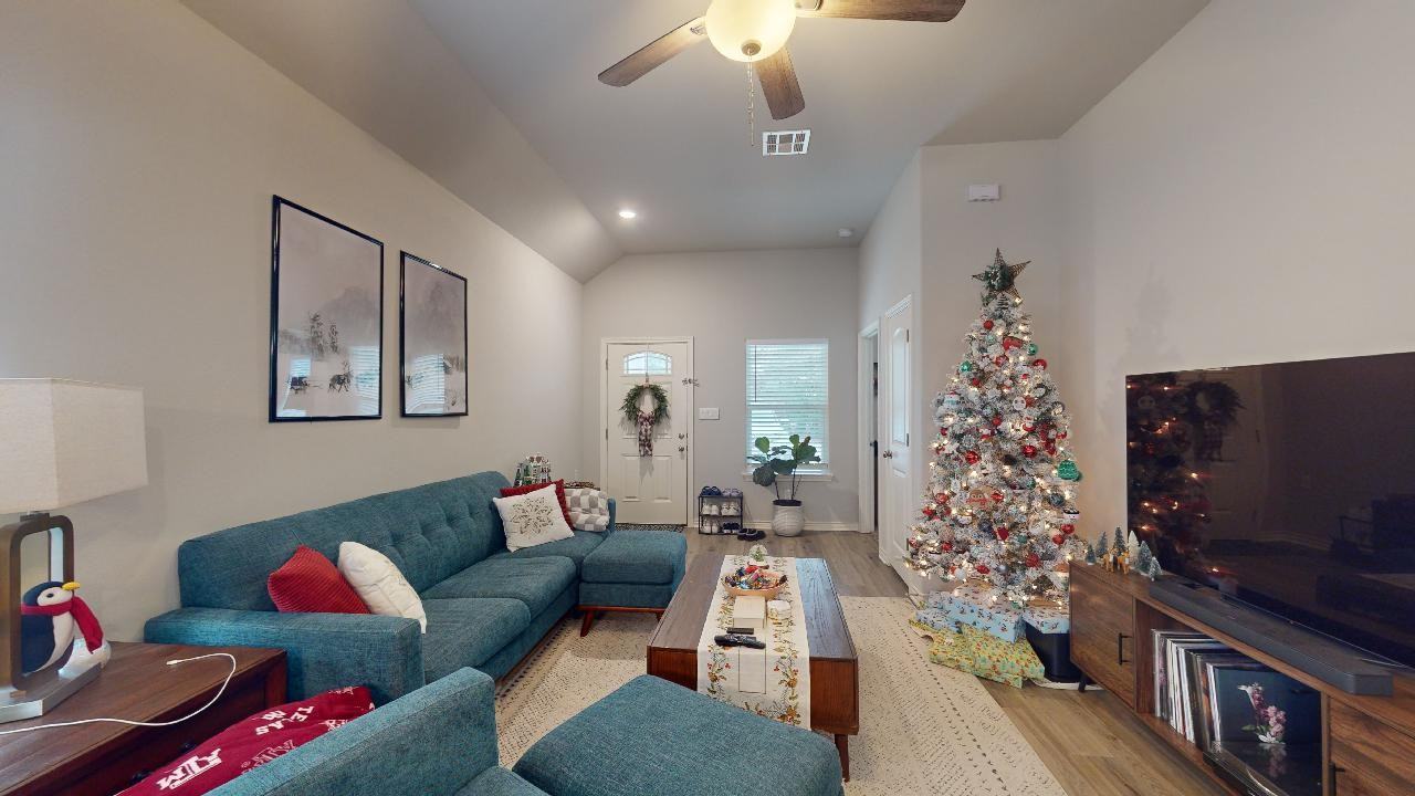 1108 E 27th St - Photo 3 of 25