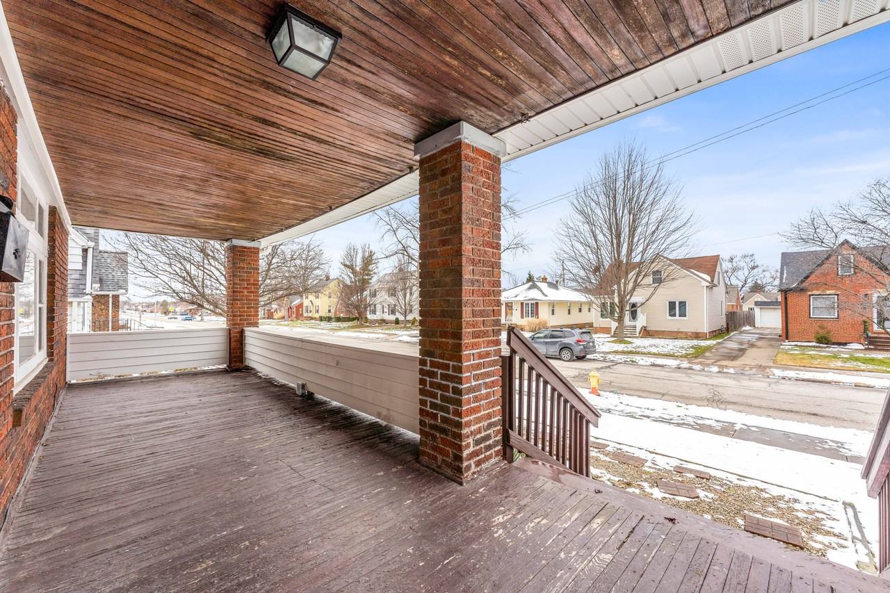 7605 Deerfield Dr - Photo 3 of 29