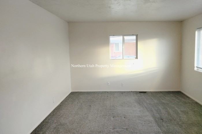 525 E Mac Ln - Photo 2 of 12