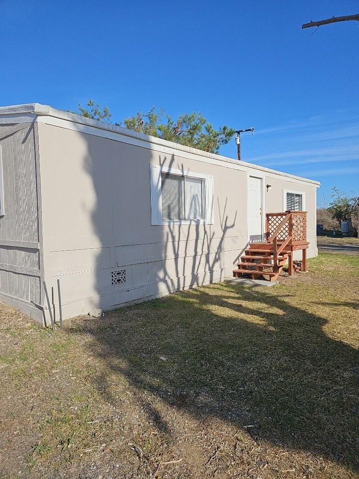 25090 Monroe Ave - Photo 2 of 43