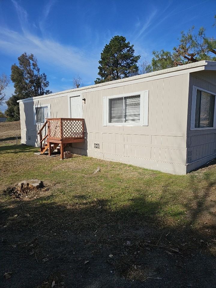 25090 Monroe Ave - Photo 3 of 43