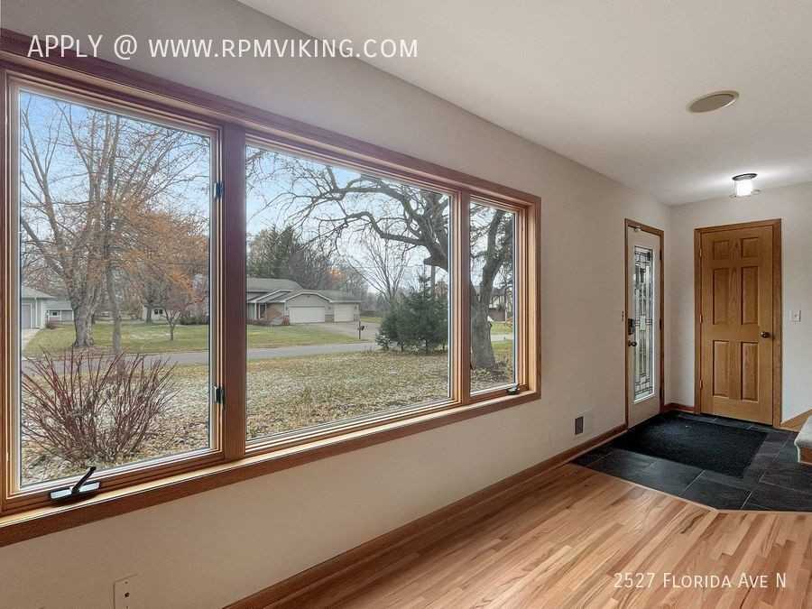 2527 Florida Ave N - Photo 2 of 31