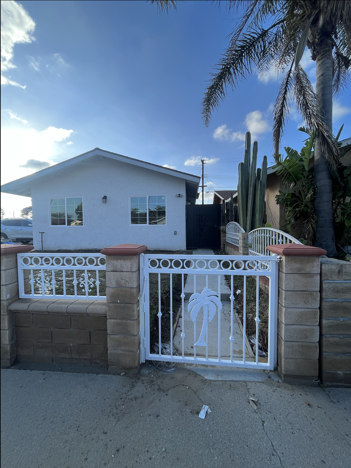 2011 San Luis St #1 - Photo 2 of 11