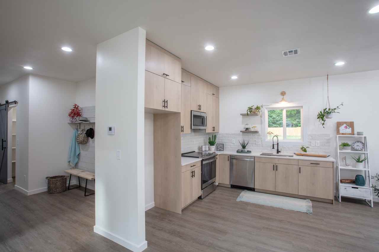 1617 N Hampton Ave #NA - Photo 3 of 22