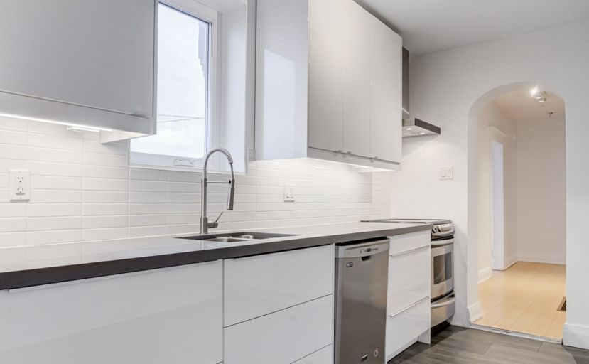 3016 Dundas St W #2ndLEVEL - Photo 2 of 25