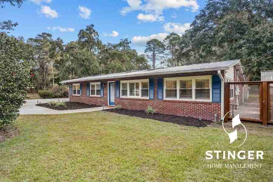 150 Brickyard Point Rd S - Photo 3 of 44