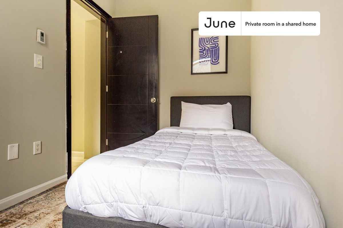 354 354 Cathedral Park Way #A - Photo 4 of 11