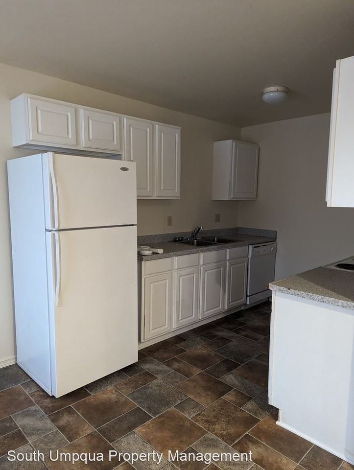 454 N. Umatilla Street - Photo 3 of 12