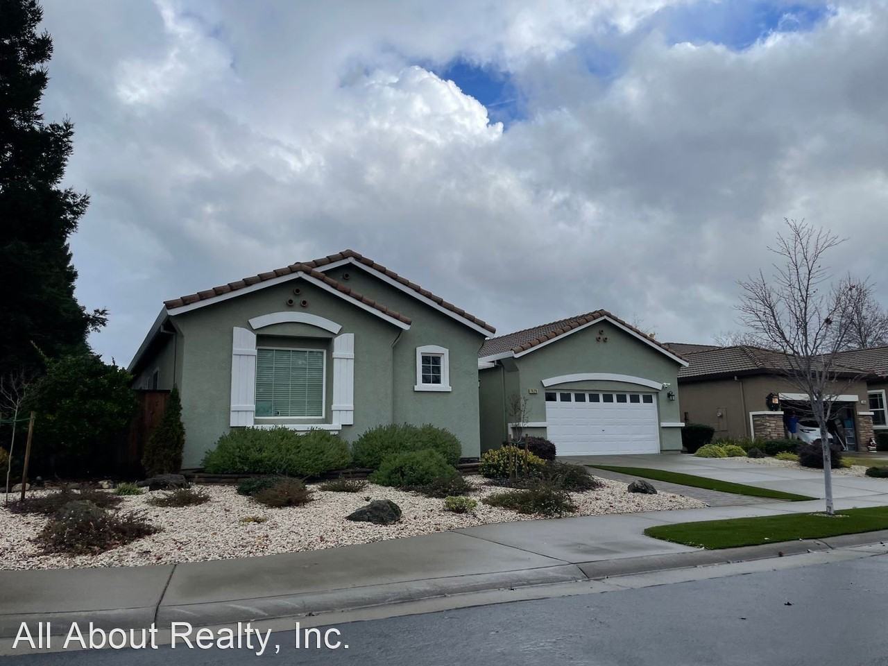 7425 Greenburn Dr - Photo 2 of 33