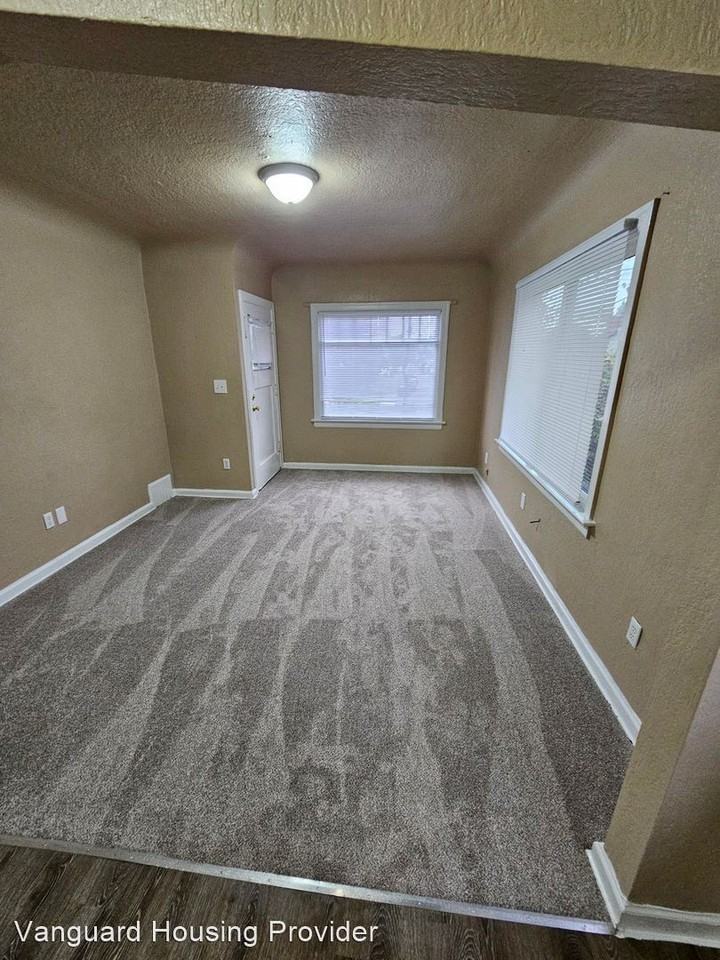 Downtown Bremerton Unit renovated walking distance to the base. - Photo 2 of 16