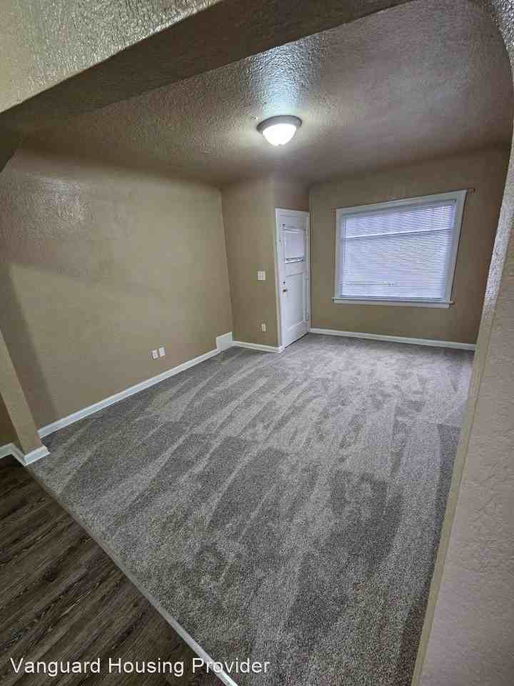 Downtown Bremerton Unit renovated walking distance to the base. - Photo 3 of 16