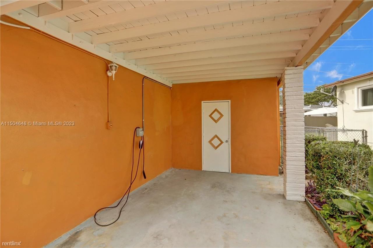 12140 Ne Miami Ct - Photo 2 of 6