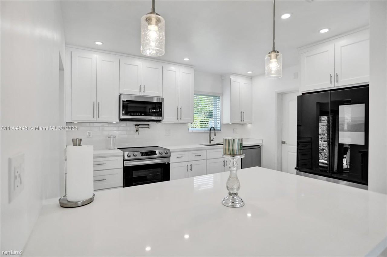 12140 Ne Miami Ct - Photo 3 of 6