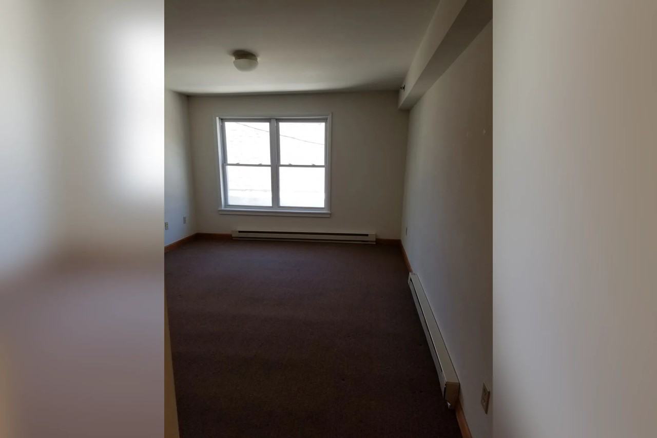 256 Margaret St - Photo 2 of 3
