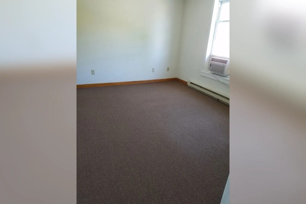 256 Margaret St - Photo 3 of 3